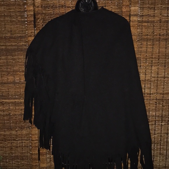 Hallsey Fringe Poncho - Picture 5 of 8